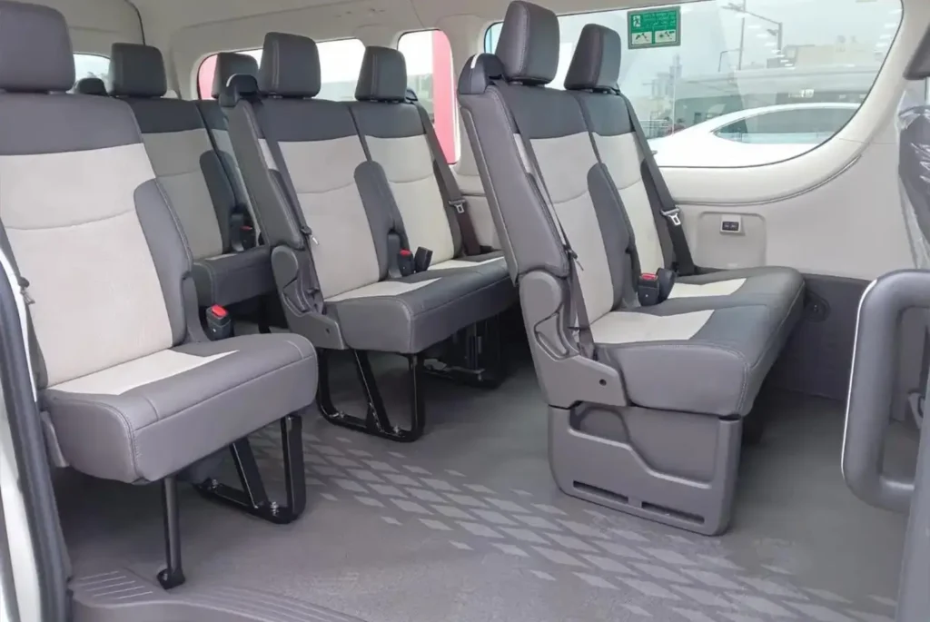Toyota HIACE - Photo 3