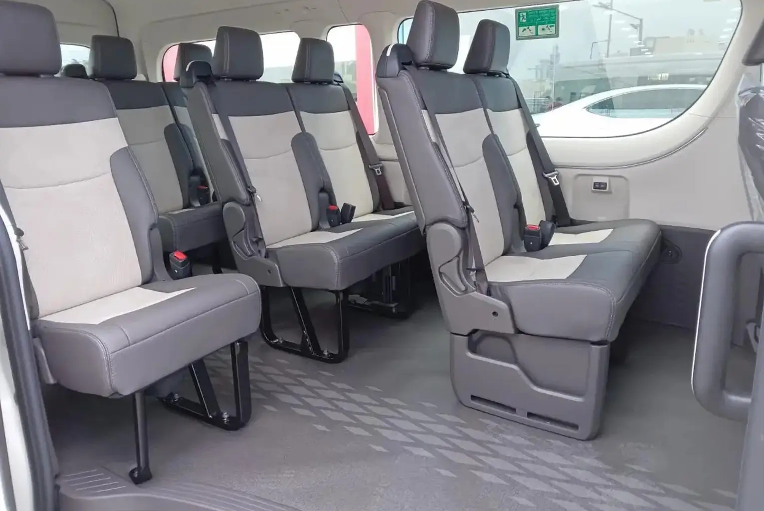 Toyota-HIACE-3