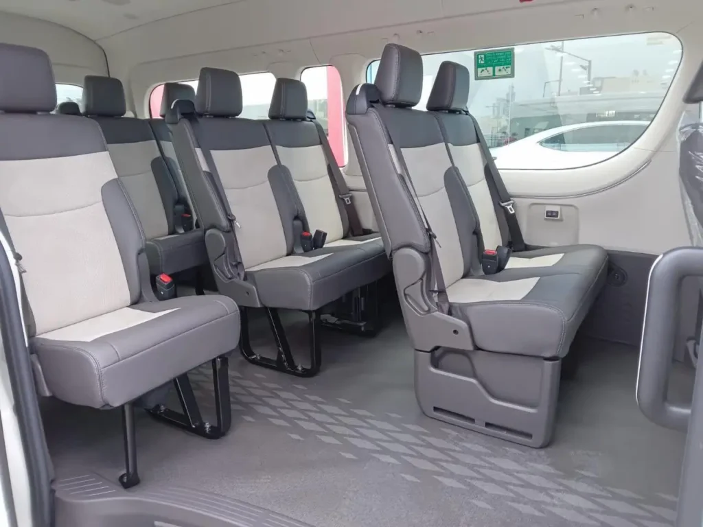 Toyota HIACE - Photo 6